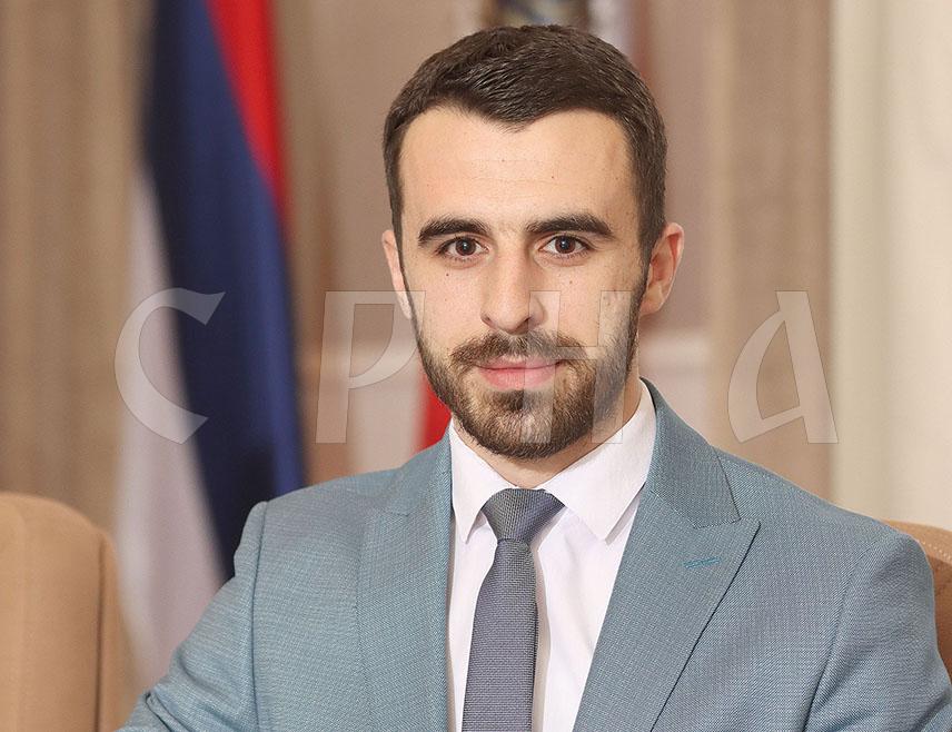 БАЊАЛУКА, 15. АПРИЛА /СРНА/ - Члан Предсједништва СНСД-а Немања Давидовић изјавио је за Срну да увођење нових технологија у изборни процес може бити корак напријед само ако је систем законит, сигуран и независно провјерљив.