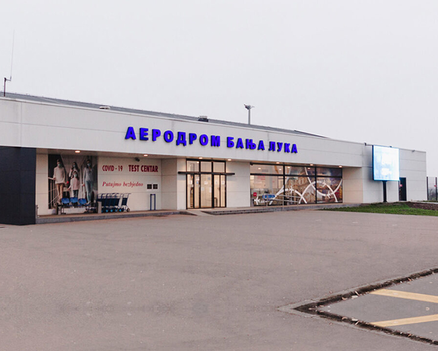 БАЊАЛУКА, 17. АВГУСТА /СРНА/ - "Аеродроми Републике Српске" одабрали су најбољег понуђача за закуп ресторана који послује у пристанишној згради на Међународном аеродрому Бањалука на основу јавног позива објављеног у дневним новинама које редовно излазе на тероторији Републике Српске и БиХ, саопштено је из овог предузећа.