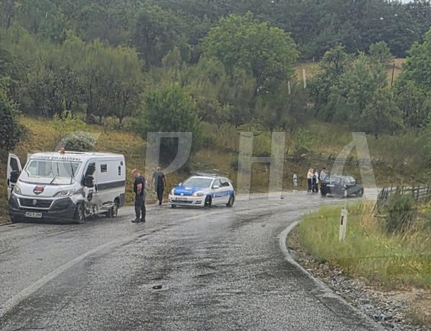 ИСТОЧНО САРАЈЕВО, 18. АВГУСТА /СРНА/ - На путном правцу Подроманија-Рогатица догодиле су се три саобраћајне незгоде због неприлагођене вожње условима пута, а нико до учесника није тешко повријеђен, речено је Срни у Полицијској управи Источно Сарајево.