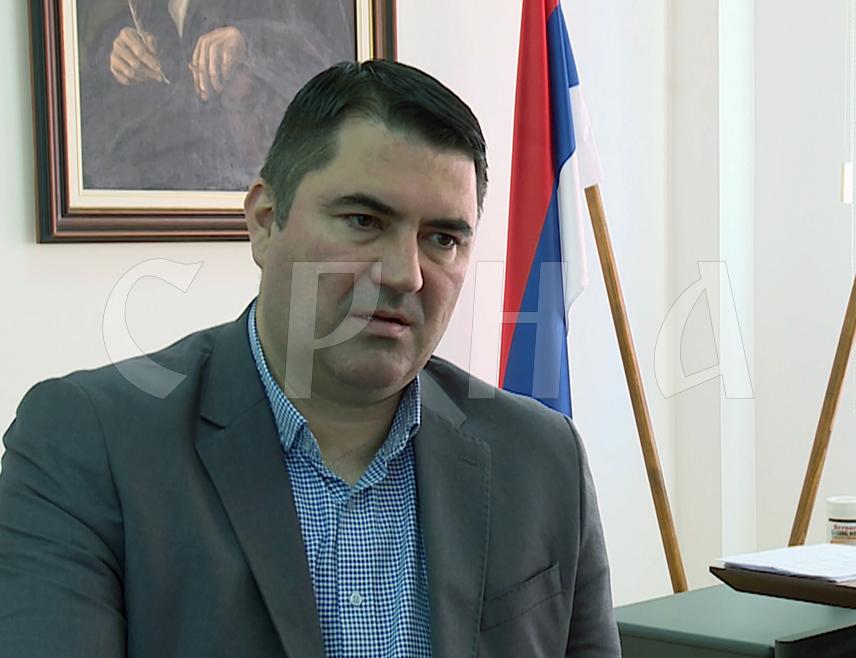 ИСTОЧНА ИЛИЏА, 18. АВГУСTА /СРНА/ - Једина политика опозиције и њена цјелокупна понуда грађанима своде се на нападе на институције Републике Српске и покушаје да се сваки резултат власти представи као неуспјех, поручио је посланик СНСД-а у Представничком дому Парламентарне скупштине БиХ Мирослав Вујичић.