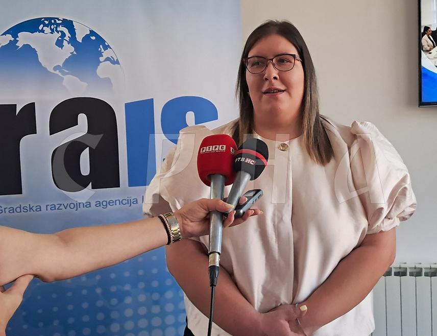 ИСТОЧНО САРАЈЕВО, 19. АВГУСТА /СРНА/ - Градска развојна агенција Источно Сарајево обиљежила је данас успјешан завршетак пројекта "ЛЕП два Источно Сарајево – корак до посла", који је дао значајан допринос унапређењу локалног тржишта рада и лани подржао покретање 10 малих предузећа.