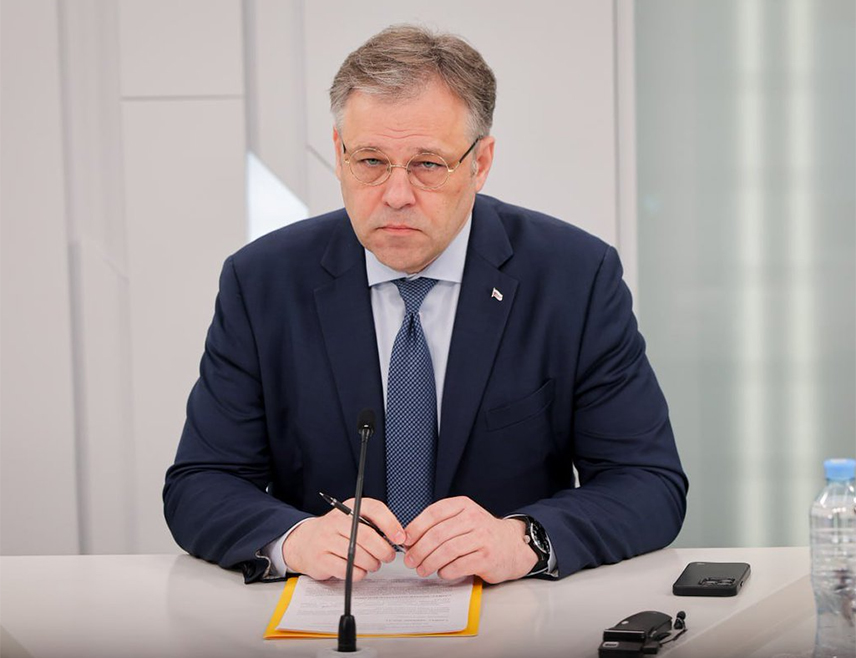МОСКВА, 20. АВГУСТА /СРНА/ - Предсједник Украјине Владимир Зеленски одабрао је стратегију терористичког ратовања и на дневној бази наређује да се чине ратни злочини, истакао је руски амбасадор задужен за питања ратних злочина кијевског режима Родион Мирошник.