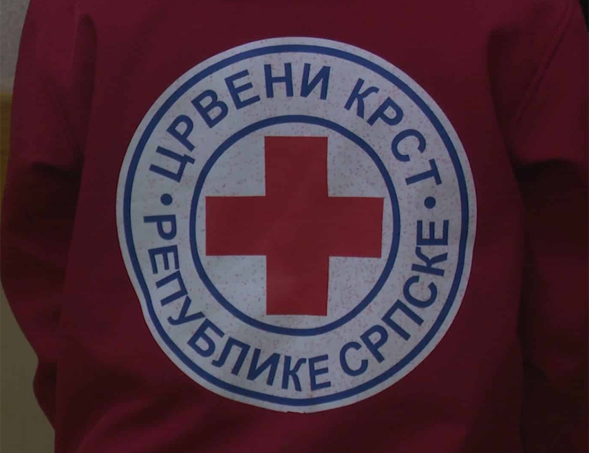 ТРЕБИЊЕ, 20. АВГУСТА /СРНА/ - Генерални секретар Црвеног крста Републике Српске Рајко Лазић уручио је данас хуманитарну подршку корисницима народних кухиња у Билећи и Требињу, гдје је са представницима локалних организација разговарао и о њиховом функционисању и плановима рада.