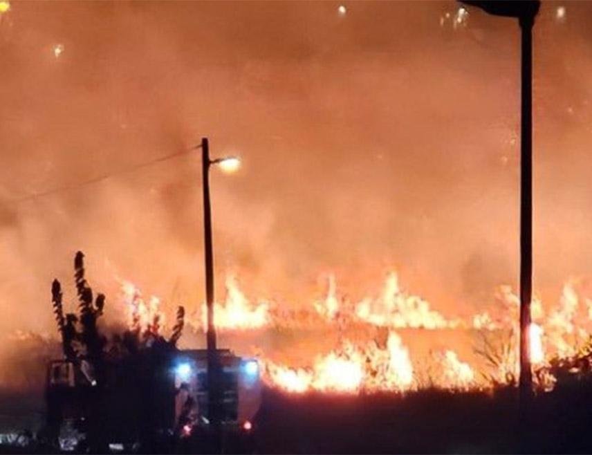 САРАЈЕВО, 20. АВГУСТА /СРНА/ - На подручју Груда и Мостара данас су избила три пожара, а ватрогасне екипе ангажоване су на гашењу ватре на Путешевици код Груда, која се проширила према граници са Хрватском, те на локацијама Уборак и Бишће Поље код Мостара.