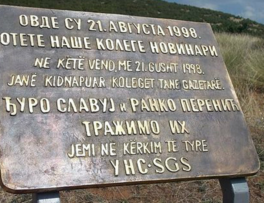 БЕОГРАД, 21. АВГУСТА /СРНА/ - Отети новинари Радија Приштина Ђуре Славуја и Ранка Перенића постали су симбол патње недужних на Косову и Метохији и некажњавања одговорних, иако нису једини који су нестали под неразјашњеним околностима, саопштила је Канцеларија за Косово и Метохију поводом 28 година од отмице.