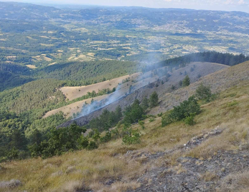 ИСТОЧНО САРАЈЕВО, 22. АВГУСТА /СРНА/ - Ситуација на пожариштима у Републици Српској јутрос је мало боља него претходна два дана, а најтеже је и даље на подручју Требиња, изјавио је Срни вршилац дужности директора Републичке управе Цивилне заштите Борис Трнинић.