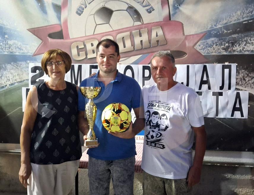 НОВИ ГРАД, 24. АВГУСТА /СРНА/ - У Сводни код Новог Града завршен je 29. Mеморијални  фудбалски турнир "Браћа Марчета", организован у знак сјећања на тројицу браће погинулих у Одбрамбено-отаџбинском рату.