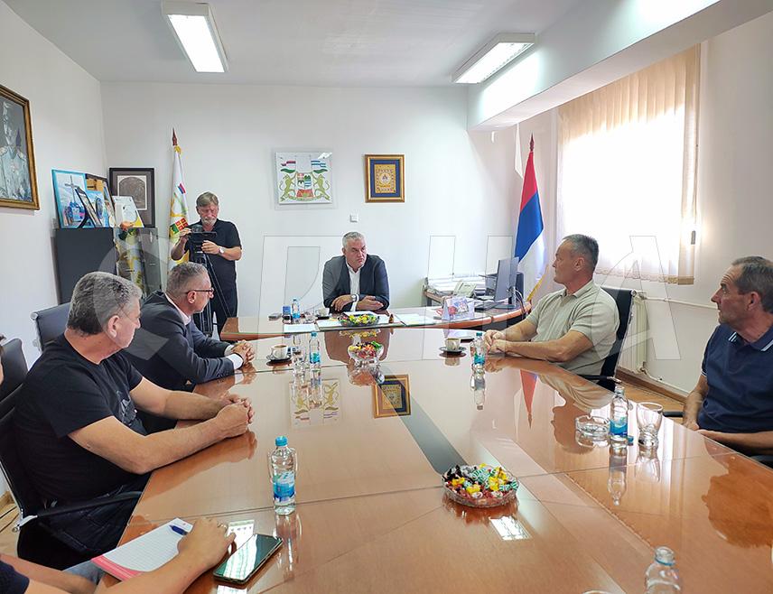 HAN PIJESAK, AUGUST 24 /SRNA/ - Republika Srpska Minister of Labour, War Veterans and Disabled Persons Protection Radan Ostojić announced that a gathering will be held in Han Pijesak on Sunday, August 30, bringing together demobilized soldiers, war invalids, families of fallen soldiers, as well as all those who respect the life and work of the Serb soldier.
