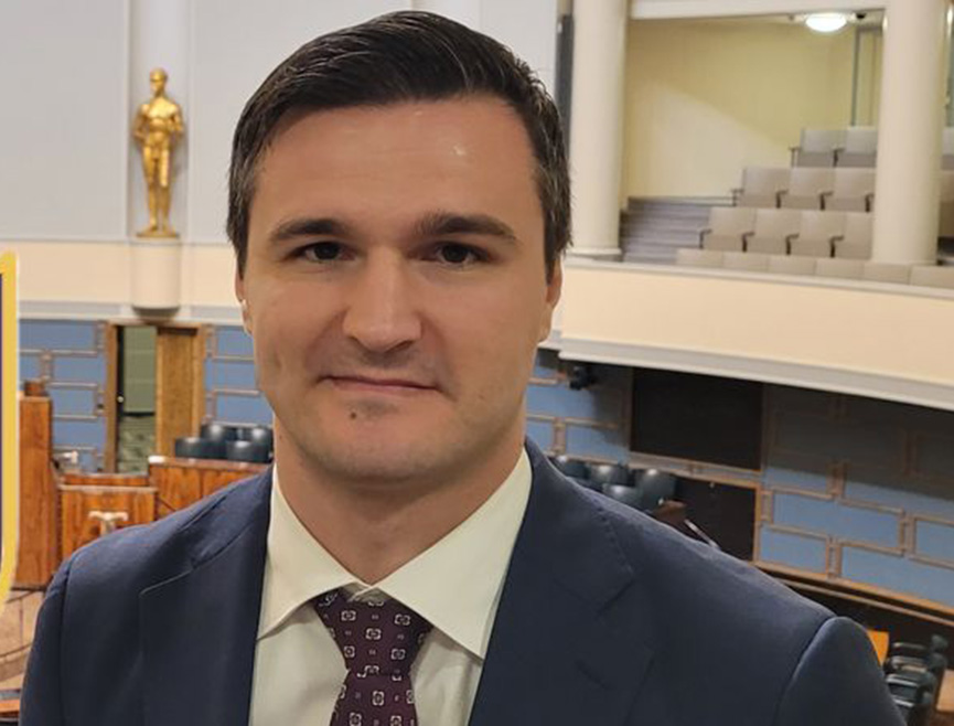 ХЕЛСИНКИ, 24. АВГУСТА /СРНА/ - Коалиција вољних потписује смртну пресуду Украјини омогућавањем додатне војне помоћи Кијеву, изјавио је фински политичар и члан Слободарске странке Армандо Мема.