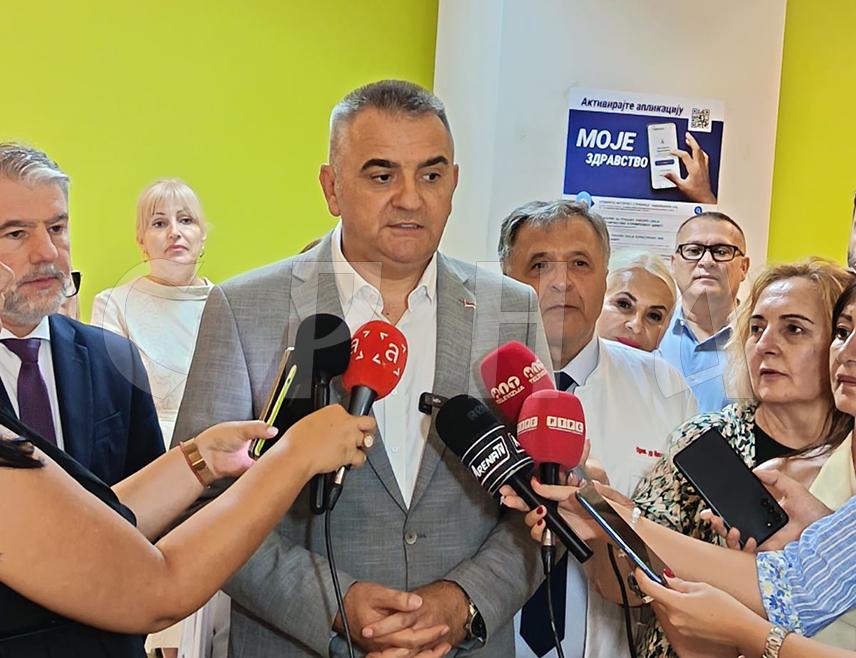 BANJA LUKA, AUGUST 25 /SRNA/ - Republika Srpska Prime Minister Savo Minić has said today in Bijeljina that the work of medical professionals must be properly valued and everything must be done to provide them with better working conditions and higher salaries in order to keep them in Republika Srpska.