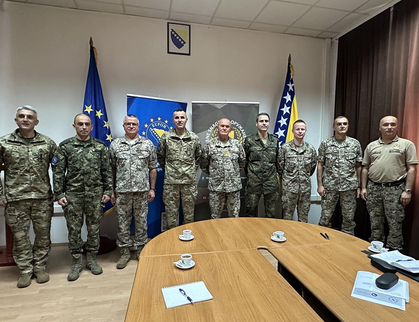 САРАЈЕВО, 25. АВГУСТА /СРНА/ - У Сарајеву су данас представници Оружаних снга БиХ и Еуфора потписали План сарадње из области обуке које ће бити усмјерена на технике, тактике, процедуре и теме које користе јединице у операцијама подршке миру, као и пружању подршке цивилним структурама власти у одговору на природне и друге катастрофе.
