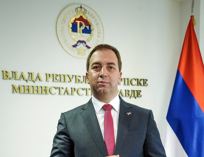 БАЊАЛУКА, 25. АВГУСТА /СРНА/ - Министар правде Републике Српске Горан Селак разговараће сутра у Бањалуци са представницима правосудних институција и Синдиката правосуђа, а потом ће бити потписан измијењени посебан колективни уговор.