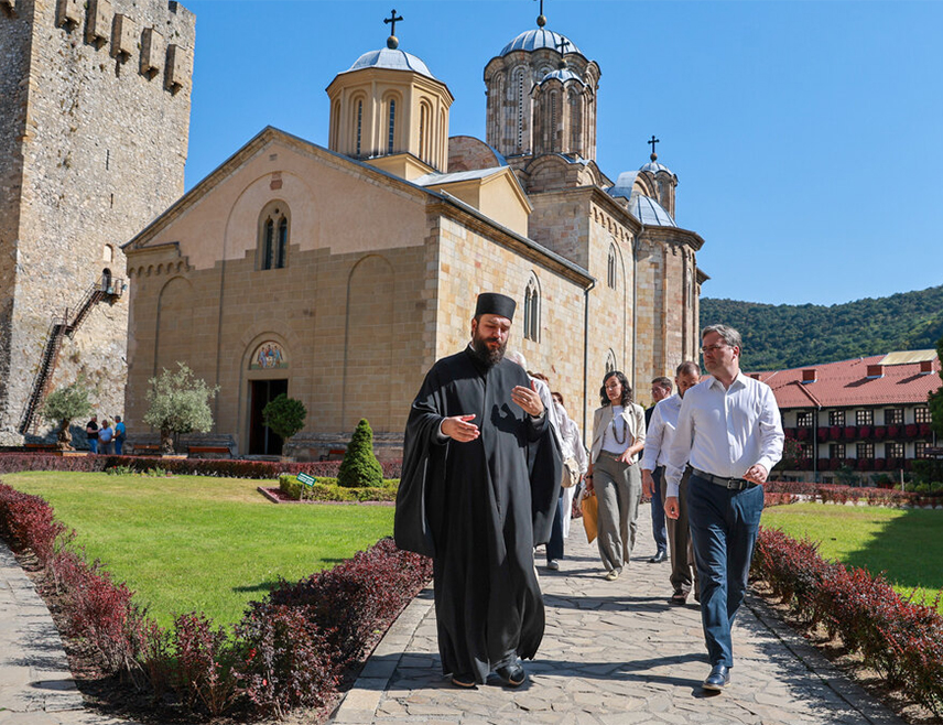 BELGRADE, AUGUST 25 /SRNA/ - Serbian Minister of Culture Nikola Selaković and Manasija Monastery Abbot Pavle signed an agreement today under which the Ministry of Culture allocated an additional approximately four million euros to implement the "Protection and Presentation of Manasija Monastery" project.
