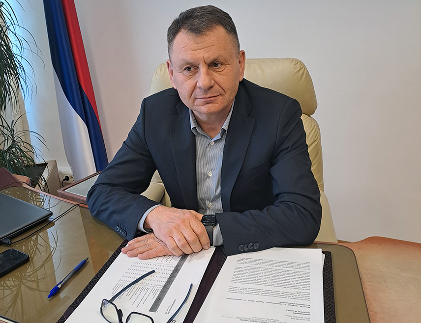 БАЊАЛУКА, 26. АВГУСТА /СРНА/ - Министар привреде и предузетништва Републике Српске Раденко Бубић разговараће данас у Власеници са начелником општине Мирославом Краљевићем.