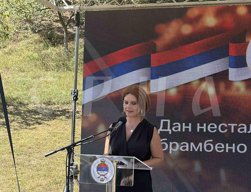 ПЕТРОВО, 30. АВГУСТА /СРНА/ - Предсједник Републичке организације породица заробљених, погинулих бораца и несталих цивила Исидора Граорац истакла је да процес тражења несталих треба вратити на ниво Републике Српске.