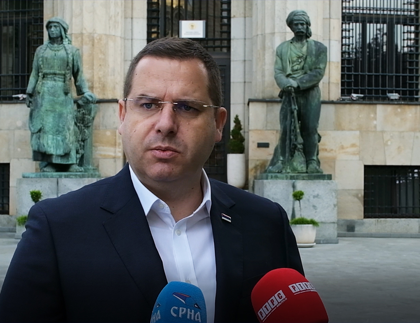 БАЊАЛУКА, 31. АВГУСТА /СРНА/ - Похвално је да је Бакир Изетбеговић по први пут изговорио истину да се у БиХ догодио грађански рат, рекао је српски делегат у Дому народа Парламентарне скупштине БиХ Радован Ковачевић.