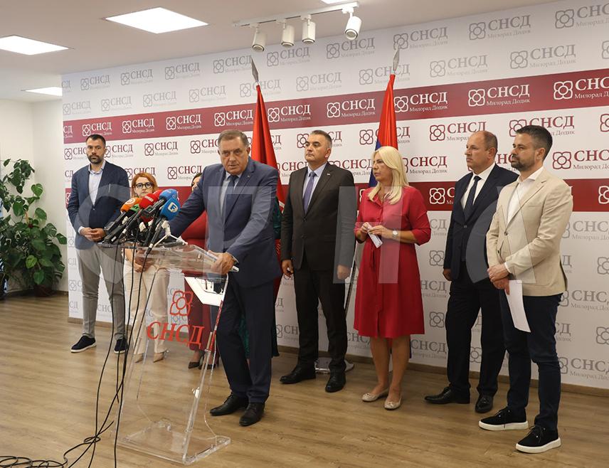 BANJA LUKA, AUGUST 31 /SRNA/ – SNSD leader Milorad Dodik says the purpose of introducing new technologies into the upcoming electoral process in BiH is to enable electoral fraud to be carried out by international representatives, noting that they nevertheless cannot defeat the Serb people.