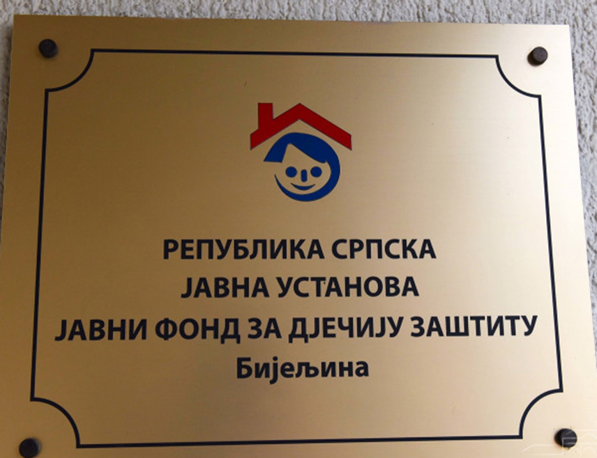 БИЈЕЉИНА, 1. СЕПТЕМБРА /СРНА/ - Родитељи дјеце која користе услугу продуженог боравка у приватним предшколским установама од данас могу остварити право на суфинансирање износу од 200 КМ мјесечно, саопштено је из Јавног фонда за дјечију заштиту Републике Српске.