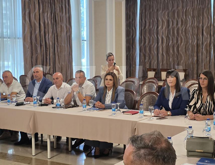 БАЊАЛУКА, 1. СЕПТЕМБРА /СРНА/ - Фокус нове стратегије развоја спорта Републике Српске за период од 2027. до 2035. године биће на што више дјеце у спорту и конкретнијој подршци спортским савезима, рекла је помоћник министра за спорт Данијела Ћапин.