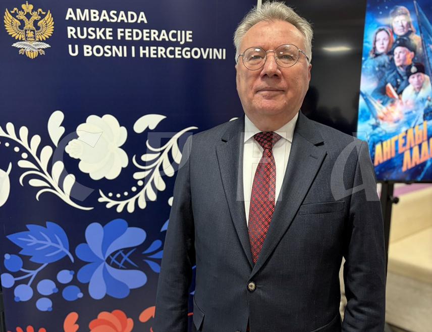 ИСТОЧНО САРАЈЕВО, 1. СЕПТЕМБРА /СРНА/ - Амбасадор Русије у БиХ Игор Калабухов рекао је да се вечерас у Источном Новом Сарајеву први пут одржава манифестација "Ноћ руског филма", која је веома популарна у Русији, када се посјетиоци могу упознати са новим достигнућима у руској кинематографији.