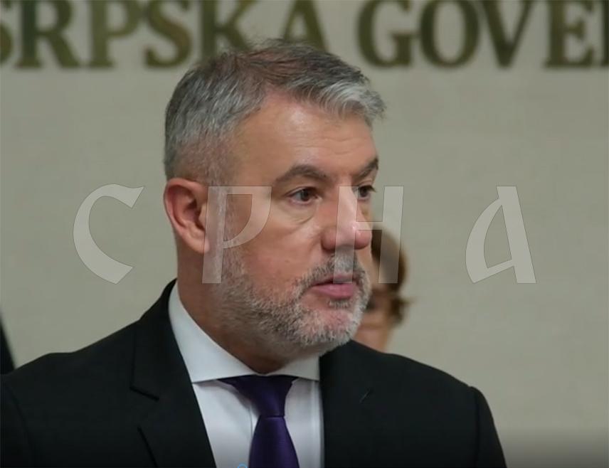 БАЊАЛУКА, 2. СЕПТЕМБРА /СРНА/ - Министар здравља и социјалне заштите Републике Српске Ален Шеранић изјавио је да ће додатних 45 милиона евра за "Пројекат унапређења здравствених система" бити усмјерено на измиривање пореза и доприноса Универзитетског клиничког центра /УКЦ/ Републике Српске, те реконструкцију три здравствене установе.