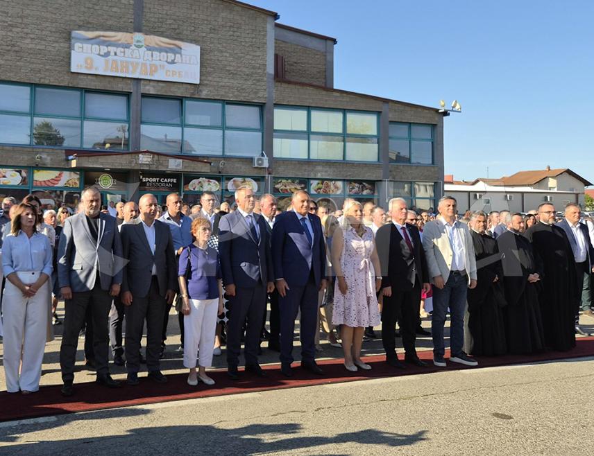 СРБАЦ, 2. СЕПТЕМБРА /СРНА/ - Предсједник Владе Републике Српске Саво Минић рекао је данас у Српцу да је Република Српска у овом моменту велико градилиште и да нема дана да се нешто не дешава на том плану.