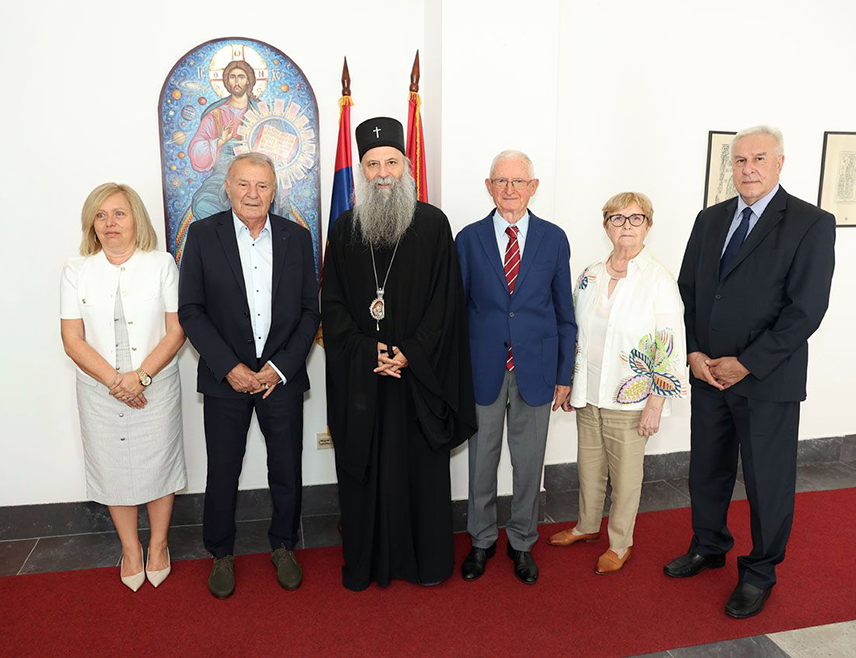 БЕОГРАД, 2. СЕПТЕМБРА /СРНА/ - Његова светост Патријарх српски Порфирије је током сусрета са представницима Удружења "Фонд дијаспора за матицу" у Београду изразио спремност да, сходно могућностима, конкретно допринесе настојањима усмјереним ка јачању веза, јединства и заједништва српског народа у отаџбини и расијању.