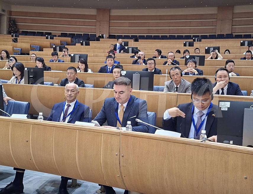 САРАЈЕВО, 3. СЕПТЕМБРА /СРНА/ - Кинеска делегација заинтересована је за улагање у БиХ и то највише у енергетику, изјавио је данас директор Агенције за унапређење страних инвестиција /Фипа/ БиХ Марко Кубатлија на инвестиционом и пословном форуму БиХ за кинеске компаније.