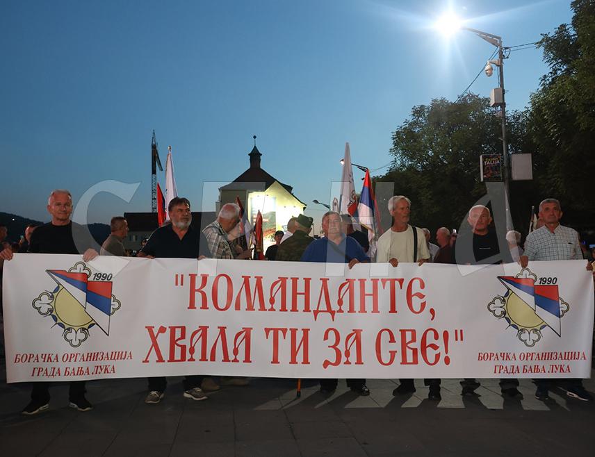 ISTOČNO SARAJEVO, SEPTEMBER 3 /SRNA/ - Former head of the Islamic Community in BiH Mustafa Cerić is suggesting to Serbs that they should not mourn their commander, General Ratko Mladić, who defended both Republika Srpska and the Serb people, while at the same time justifying his decision to lead the funeral prayer for wartime criminal Rasim Delić as a "religious and human duty."