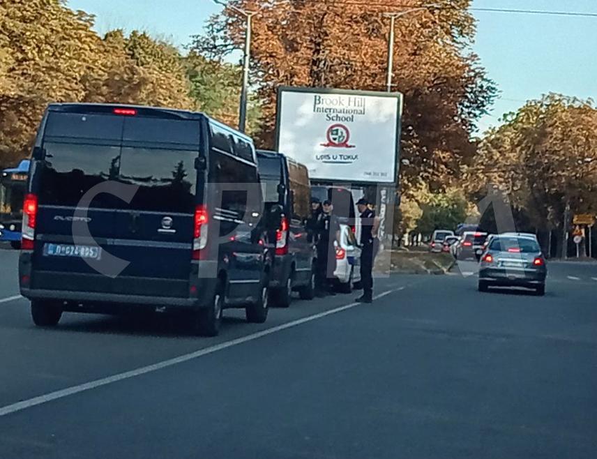 BELGRADE, SEPTEMBER 3 /SRNA/ – Large numbers of police officers have been deployed at all intersections from the motorway toward the Belgrade neighborhood of Dedinje, specifically the Military Medical Academy /MMA-VMA/, where the remains of General Ratko Mladić are expected to arrive shortly.