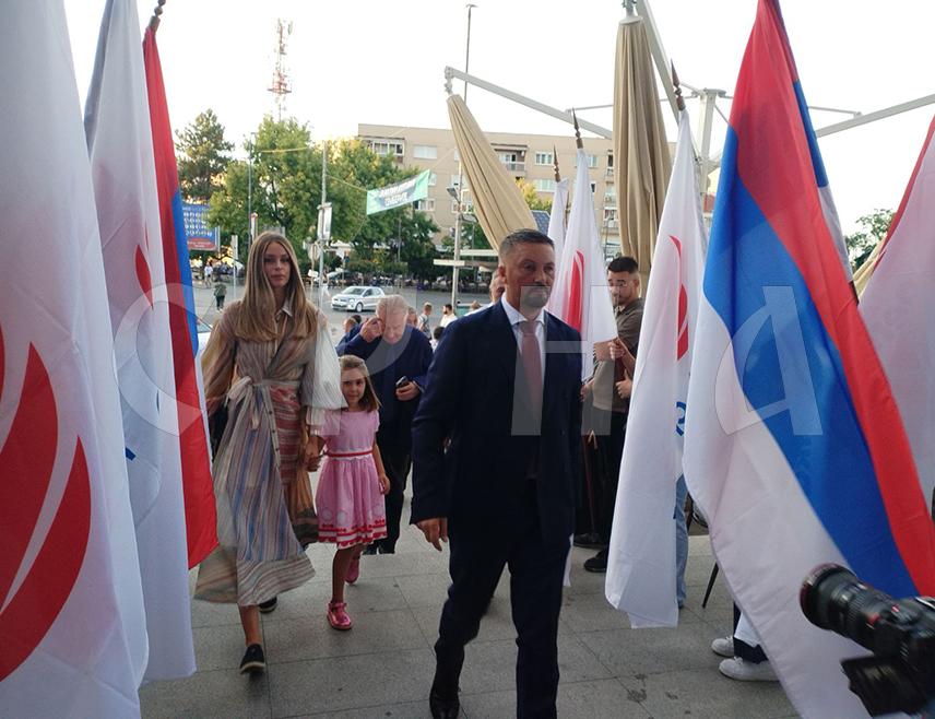 БИЈЕЉИНА, 4. СЕПТЕМБРА /СРНА/ - Републичка странка Српске /РСС/ почела је кампању конвенцијом у Бијељини под слоганом "Будућност сада и одмах" и поруком носиоца листе за Народну скупштину Славена Ристића да ће се борити боље сутра, за модерну Српску окренуту привреди и за породицу која овдје остаје.