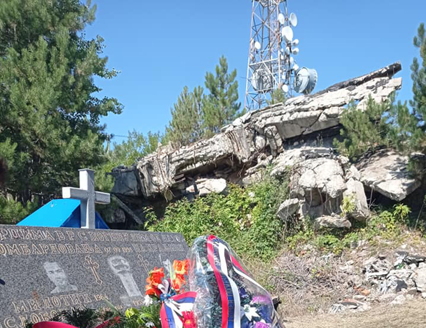 ПЕТРОВО, 7. СЕПТЕМБРА /СРНА/ - Навршила се 31 година од када је НАТО авијација срушила телекомуникациони торањ Краљица на Озрену и усмртила петорицу везиста Војске Републике Српске.