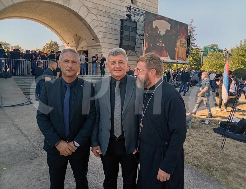 БЕОГРАД, 7. СЕПТЕМБРА /СРНА/ - Министар за научнотехнолошки развој и високо образовање Републике Српске Драга Мастиловић изјавио је Срни у Београду да је генерал Ратко Младић спријечио нови геноцид над Србима западно од Дрине, те поручио да "хашке судије нису судије историје".