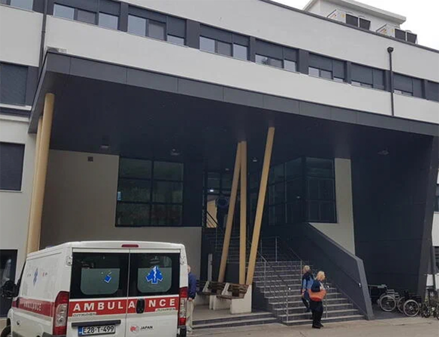 BIHAĆ, SEPTEMBER 7 /SRNA/ - Three children who were struck by a car in the yard of a house in the Donja Koprivna settlement near Cazin suffered amputations of their right legs; the nine-year-old boy remains in intensive care, and the two girls are in more stable condition.