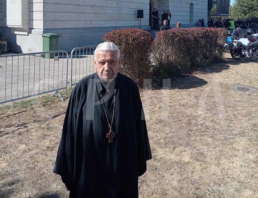 BELGRADE, SEPTEMBER 7 /SRNA/ - The cross borne by Republika Srpska Army General Ratko Mladić was a heavy one, but he bore it patiently, said retired priest Milojko Topalović, who was the general's first religious instructor and a friend.