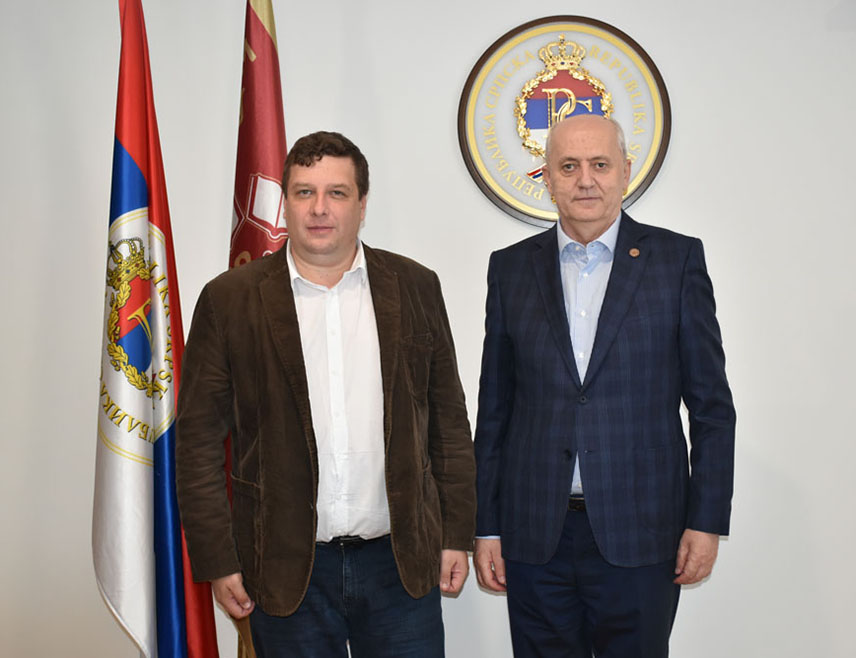 ИСТОЧНО САРАЈЕВО, 7. СЕПТЕМБРА /СРНА/ - Руководилац Центра за међународну сарaдњу "Руско-српски дијалог" Евгениј Осенков посјетио је Универзитет у Источном Сарајеву и са ректором Миланом Кулићем разговарао о досадашњој успјешној сарадњи, заједничким активностима и о будућим плановима.