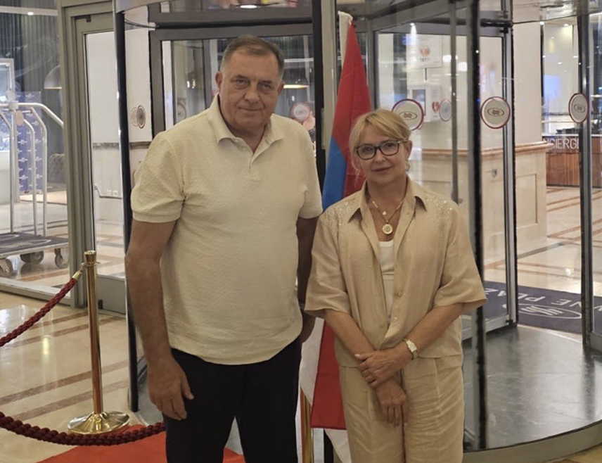 ЈЕРУСАЛИМ, 8. СЕПТЕМБРА /СРНА/ - Предсједник Милорад Додик боравиће данас у Јерусалиму гдје ће се састати са јерусалимским патријархом Теофилом Трећим, присуствовати обиљежавању десет година од смрти бившег предсједника и премијера Израела Шимона Переса и пријему поводом 250 година независности Сједињених Држава.