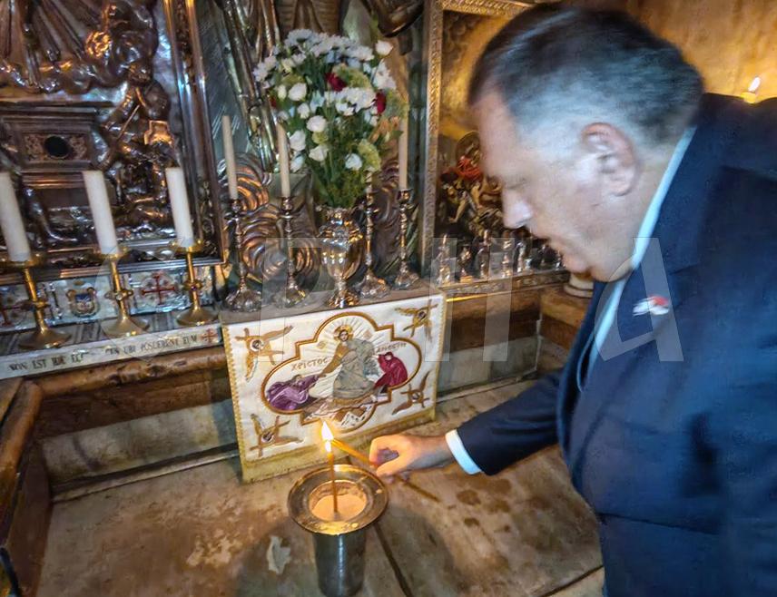 ЈЕРУСАЛИМ, 8. СЕПТЕМБРА /СРНА/ - Предсједник Милорад Додик истакао је да се у Храму Васкрсења Христовог у Јерусалиму помолио за српски православни народ.