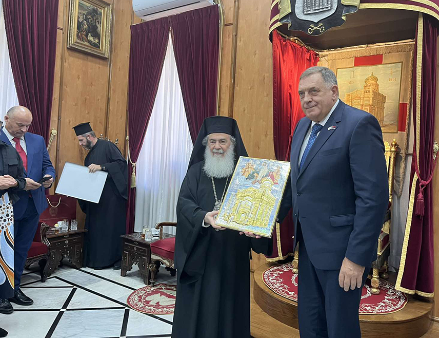 JERUSALEM, SEPTEMBER 8 /SRNA/ - President Milorad Dodik said that it was a great honor for him that Patriarch Theophilos III of Jerusalem presented him with a gramata in Jerusalem, as a testimony to his paying homage to and offering gifts to the holy sites in the Holy Land.