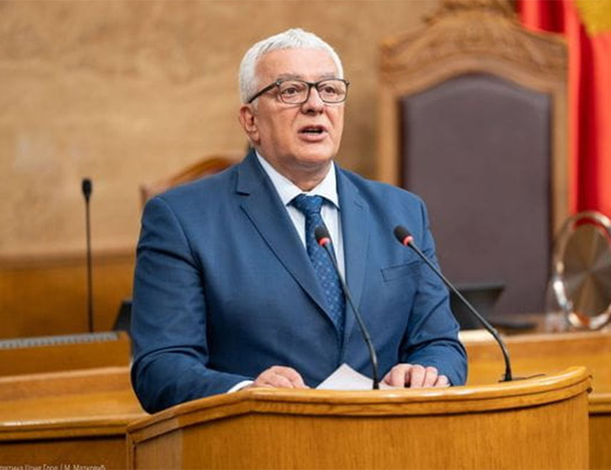 ПОДГОРИЦА, 8. СЕПТЕМБРА /СРНА/ - Тридесет пет посланика црногорских посланика жели смјену предсједника Скупштине Црне Горе Андрије Мандића јер је јавно упутио саучешће породици генерала Ратка Младића.