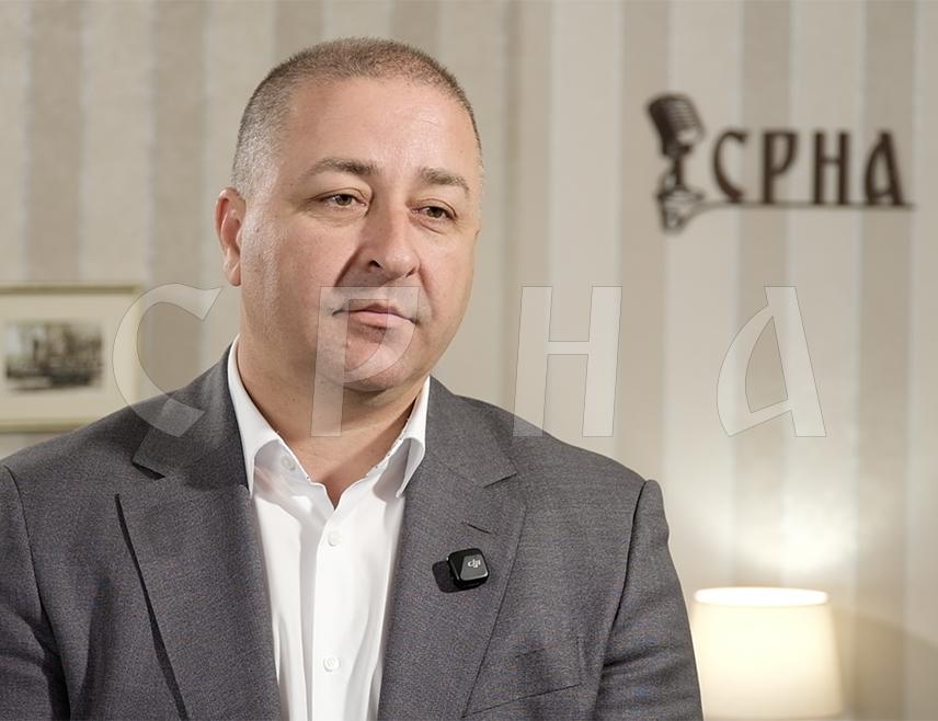 БАЊАЛУКА, 8. СЕПТЕМБРА /СРНА/ - Вршилац дужности директора "Путева Републике Српске" Мирослав Јанковић изјавио је да Српска прати глобалне препоруке када је ријеч о безбједности у саобраћају, те да јој је циљ смањење броја страдале дјеце на путевима и развијање саобраћајне културе основаца.