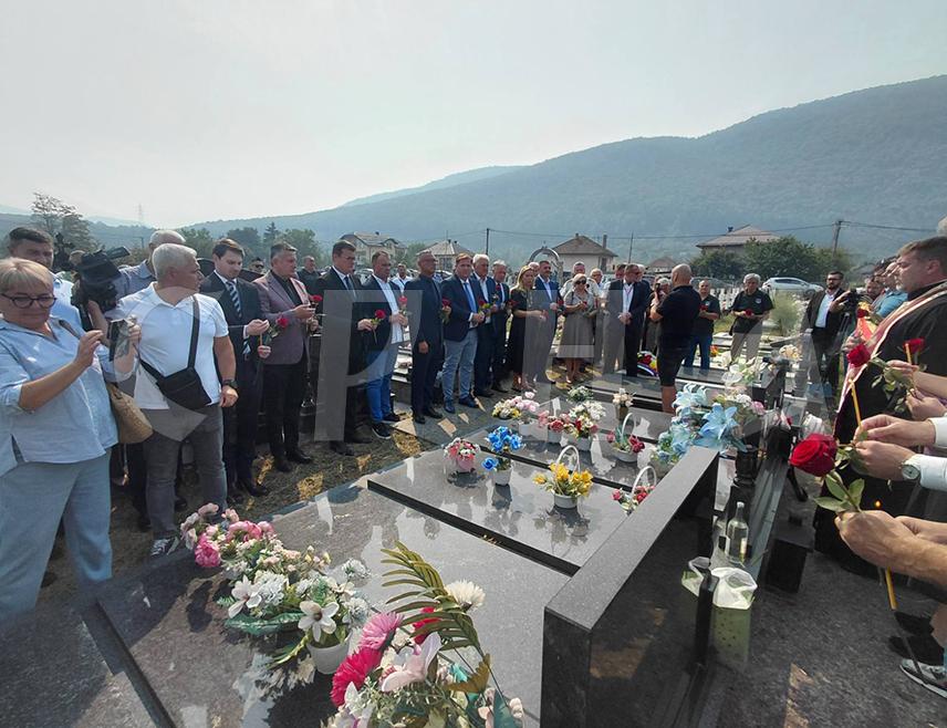 ISTOČNA ILIDŽA, September 9 /SRNA/ - The marking of the Day of Remembrance for NATO bombing victims of Republika Srpska, which killed more than 50 members of the Republika Srpska Army and civilians and wounded more than 120 has begun in Istočna Ilidža.