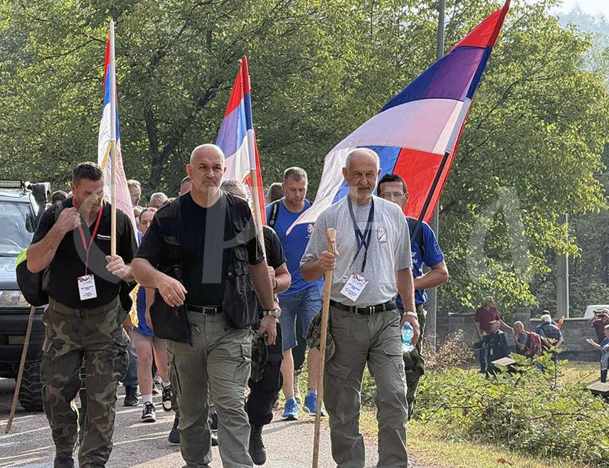 ЛУКАВАЦ, 10. СЕПТЕМБРА /СРНА/ - Више стотина учесника марша "Стазама егзодуса", међу којима је и министар рада и борачко-инвалидске заштите Републике Српске Радан Остојић, кренуло је из села Тумаре на Озрену ка насељу Стог код Возуће у општини Завидовићи поводом обиљежавања 31 године од прогона Срба са подручја Возуће, долине ријеке Криваје, те јужног и западног Озрена.