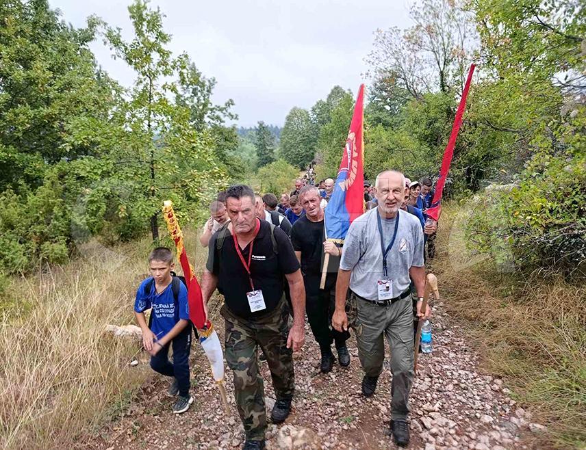 ЗАВИДОВИЋИ, 10. СЕПTЕМБРА /СРНА/ - Марш "Стазама егзодуса", који се одржава поводом обиљежавања 31 годинe од прогона Срба са подручја Возуће, долине ријеке Криваје и јужног Озрена, протиче без проблема.