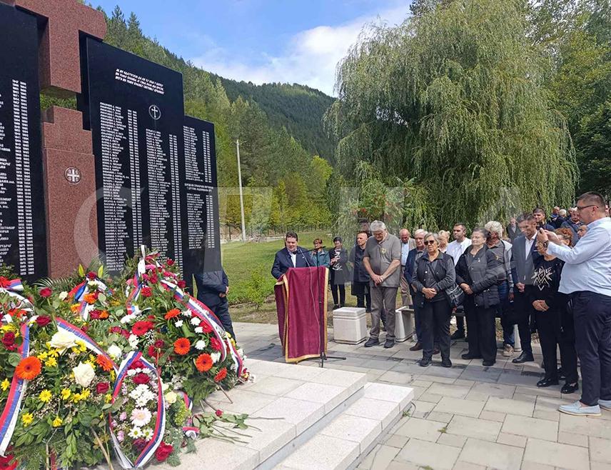 ШИПОВО, 12. СЕПТЕМБРА /СРНА/ - Предсједник Народне скупштине Републике Српске Ненад Стевандић рекао је да присуство комеморацијама и обиљежавањима страдања Срба представља дио борбе против неправде и његовање културе сјећања за народ који је оклеветан, а највише пострадао, али је успио да створи своју Републику Српску.