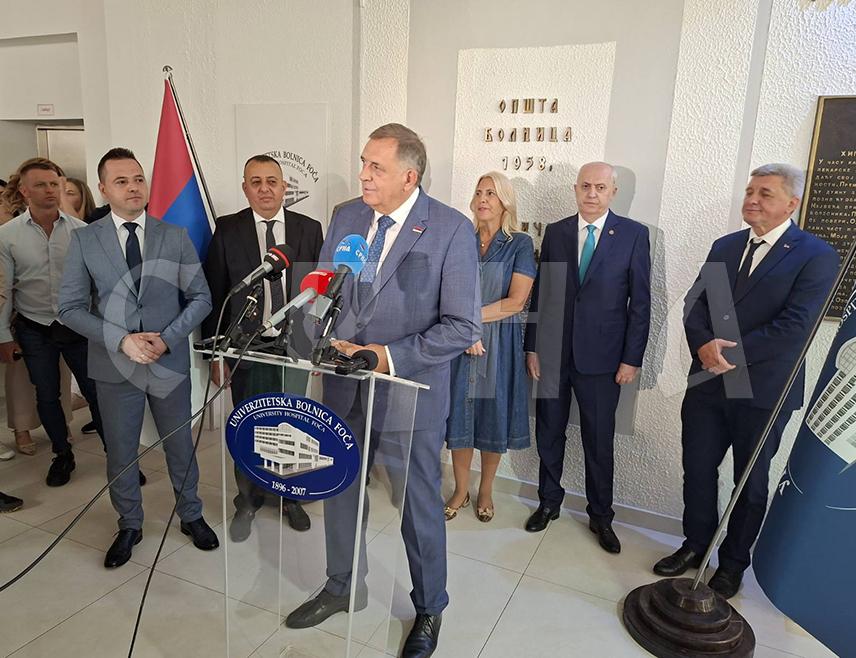 ФОЧА, 12. СЕПТЕМБРА /СРНА/ - Предсједник Милорад Додик изјавио је данас да Универзитетска болница у Фочи заслужује да буде универзитетски клинички центар.