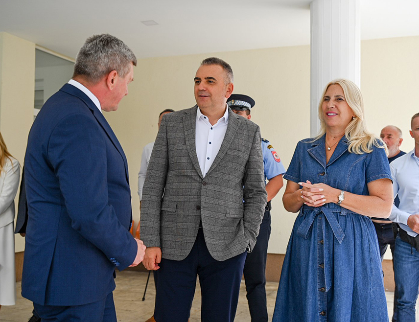 ФОЧА, 12. СЕПТЕМБРА /СРНА/ - Улагање у здравство је улагање у људе и будућност, истакла је српски члан Предсједништва БиХ Жељка Цвијановић.
