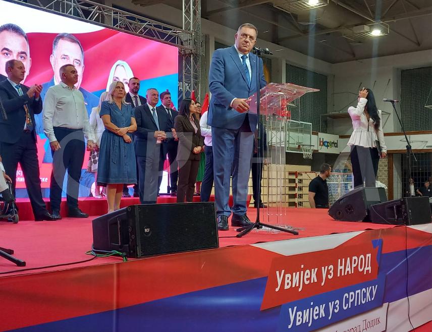 ТРЕБИЊЕ, 12. СЕПТЕМБРА /СРНА/ - Предсједник СНСД-а Милорад Додик рекао је вечерас у Требињу да је увјерен у велику побједу кандидата за предсједника Републике Српске и српског члана Предсједништва Саве Минића и Жељке Цвијановић, али и СНСД-а, чији је циљ да Требиње буде још престижнији, бољи и вољенији град.