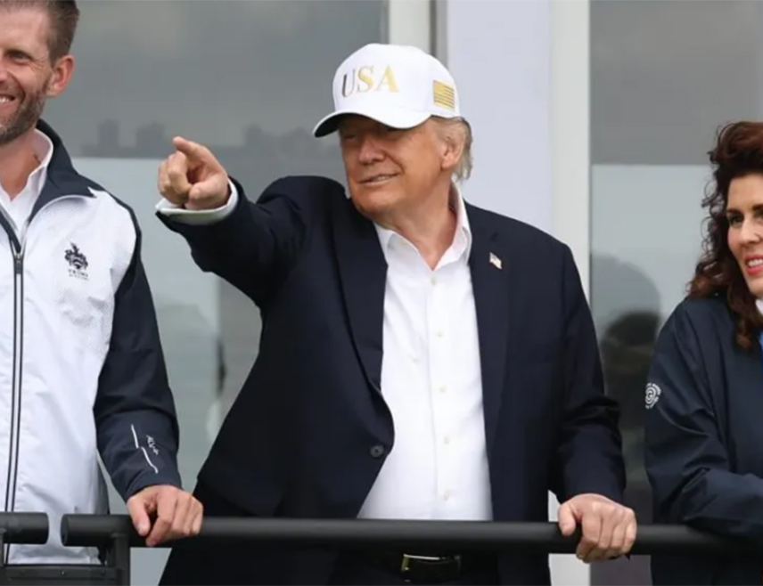 ДАБЛИН, 13. СЕПТЕМБРА /СРНА/ - Предсједник САД Доналд Трамп је у оквиру посјете Ирској отпутовао у своје одмаралиште са теренима за голф на југозападу земље.