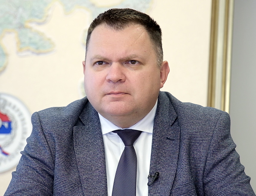 БАЊАЛУКА, 13. СЕПТЕМБРА /СРНА/ - Министар унутрашњих послова Републике Српске Жељко Будумир посјетиће сутра Полицијску управу Добој, гдје ће бити представљена нова возила које је Министарство унутрашњих послова /МУП/ набавило за потребе рада припадника те полицијске управе.